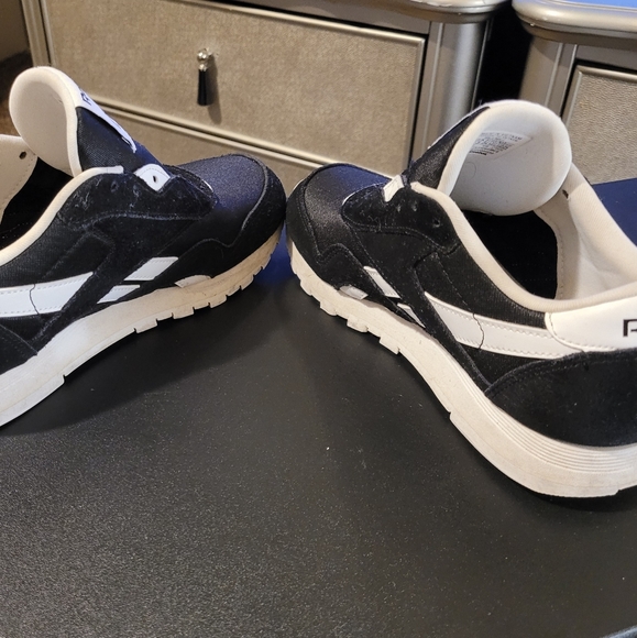 Boys Reebok - Picture 2 of 5